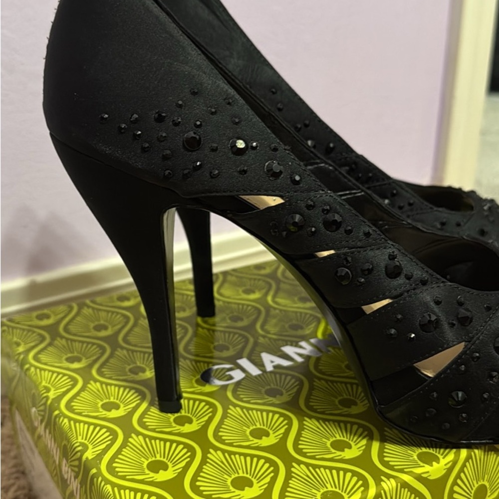 W11 Gianni Bini Black Studded 5” Heels - Picture 3 of 5